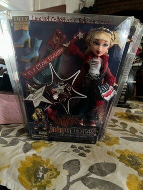 Bratz Limited Collector's Edition 2003 Cloe Doll - Red & Blonde
